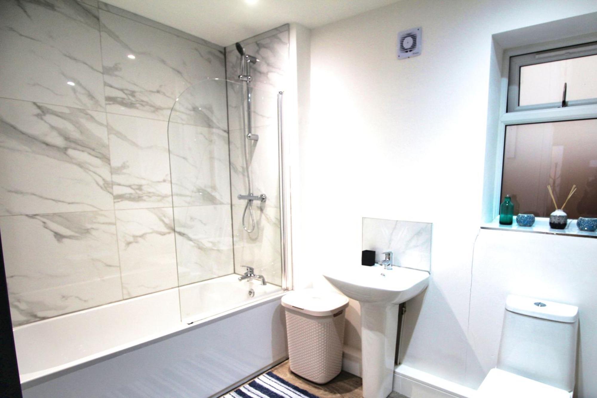 Rotherham - Rawmarsh - Great Customer Feedback - 2 Bed Bungalow - New Build - High End Furnishings - Wheel Chair Accessible - Large Enclosed Garden - Dog Friendly 外观 照片