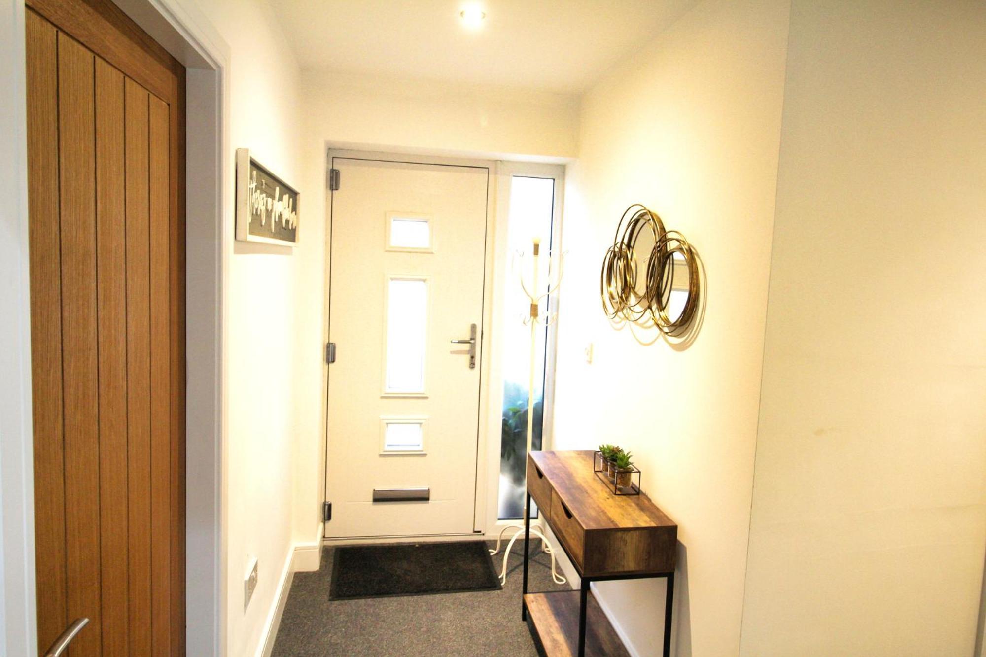 Rotherham - Rawmarsh - Great Customer Feedback - 2 Bed Bungalow - New Build - High End Furnishings - Wheel Chair Accessible - Large Enclosed Garden - Dog Friendly 外观 照片