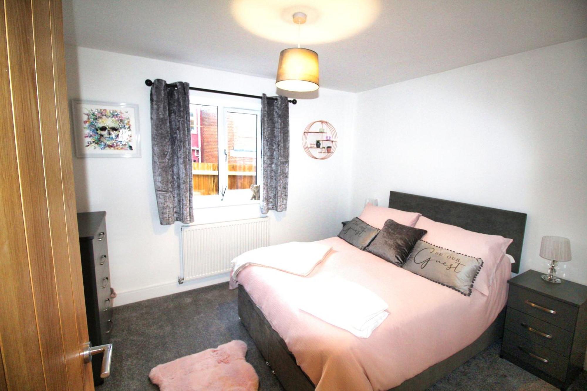 Rotherham - Rawmarsh - Great Customer Feedback - 2 Bed Bungalow - New Build - High End Furnishings - Wheel Chair Accessible - Large Enclosed Garden - Dog Friendly 外观 照片
