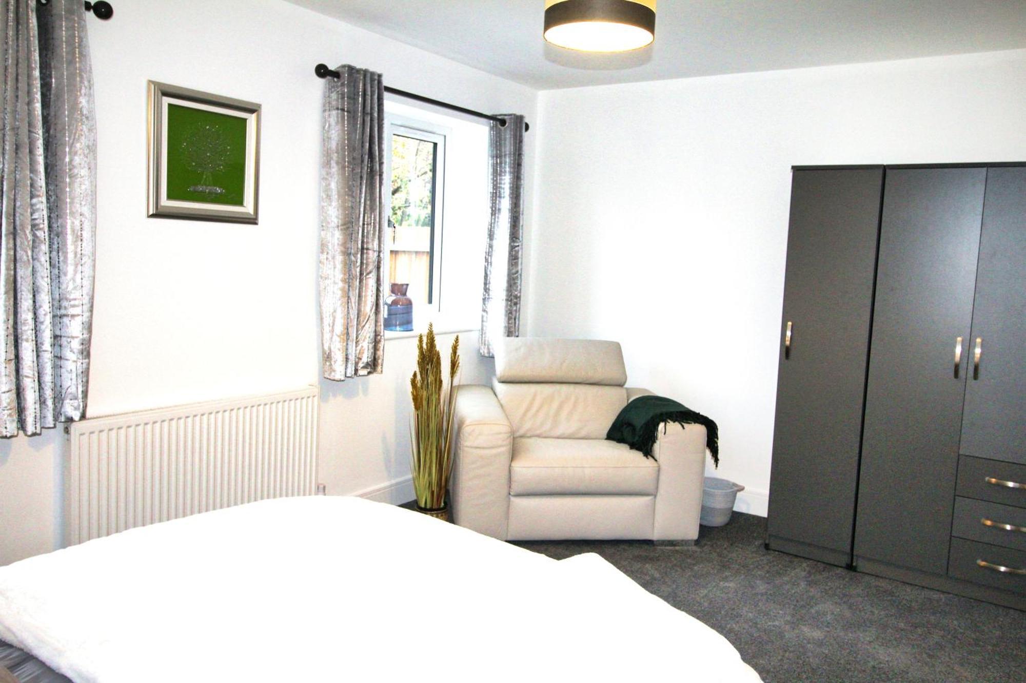 Rotherham - Rawmarsh - Great Customer Feedback - 2 Bed Bungalow - New Build - High End Furnishings - Wheel Chair Accessible - Large Enclosed Garden - Dog Friendly 外观 照片