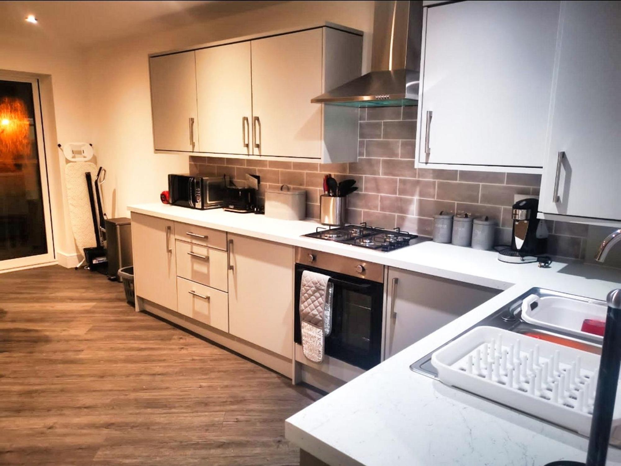Rotherham - Rawmarsh - Great Customer Feedback - 2 Bed Bungalow - New Build - High End Furnishings - Wheel Chair Accessible - Large Enclosed Garden - Dog Friendly 外观 照片